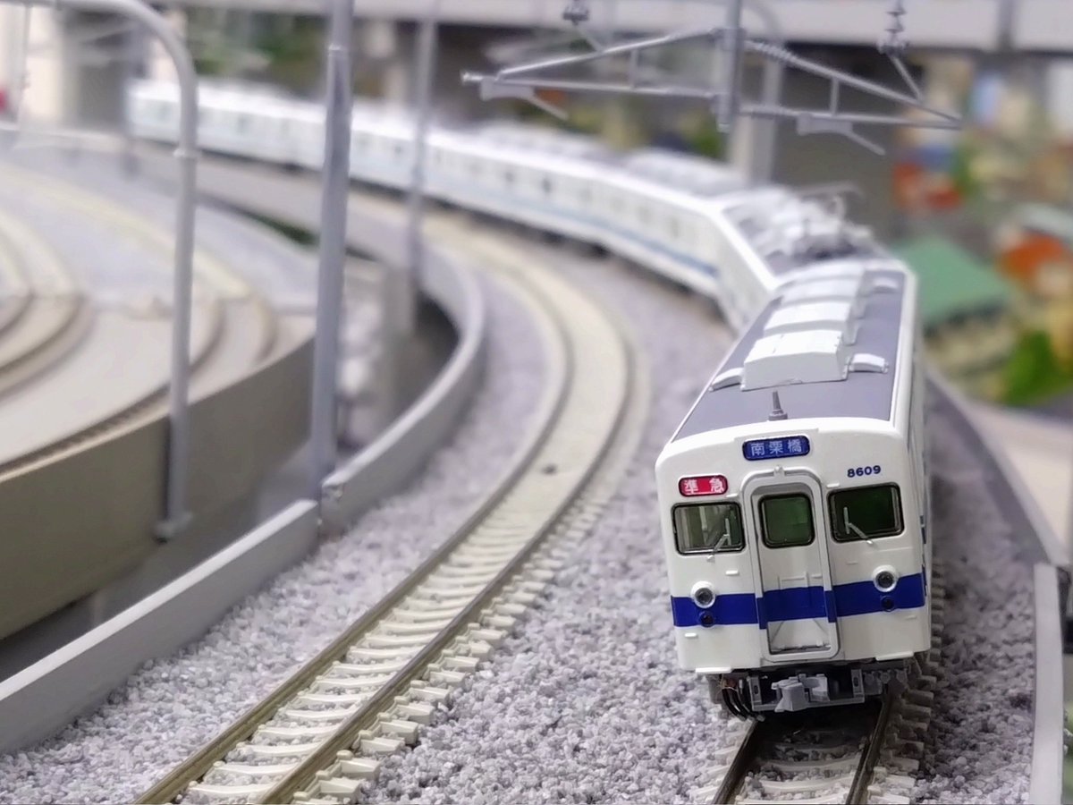 SYOUNAN217's tweet photo. 今日の運転会その4。
ラストは地元路線の90年代の東武を。ラッシュ時の準急業平橋行き10両と準急南栗橋行き。私鉄版の103系と言われた東武8000系、本家と並べて撮影。そしてラストは4本並び。ネタで買ってこれがやりたかった(笑) そして家に1つ手直しした8000系を忘れると言う失態。
#PLUSPORT https://t.co/iW2H1Vd3n1
