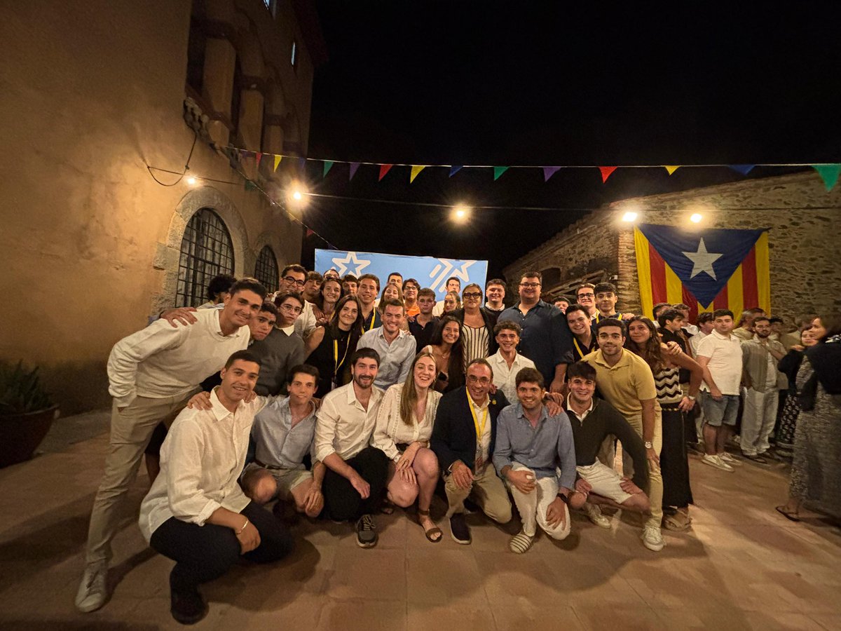 Aquest cap de setmana hem estat a la XLI Escola d’Estiu de la JNC, celebrant els 45 anys de la nostra organització i recordant la figura de Prat de la Riba. Formació, activisme i acció política. Fidels als nostres ideals, avui i sempre.