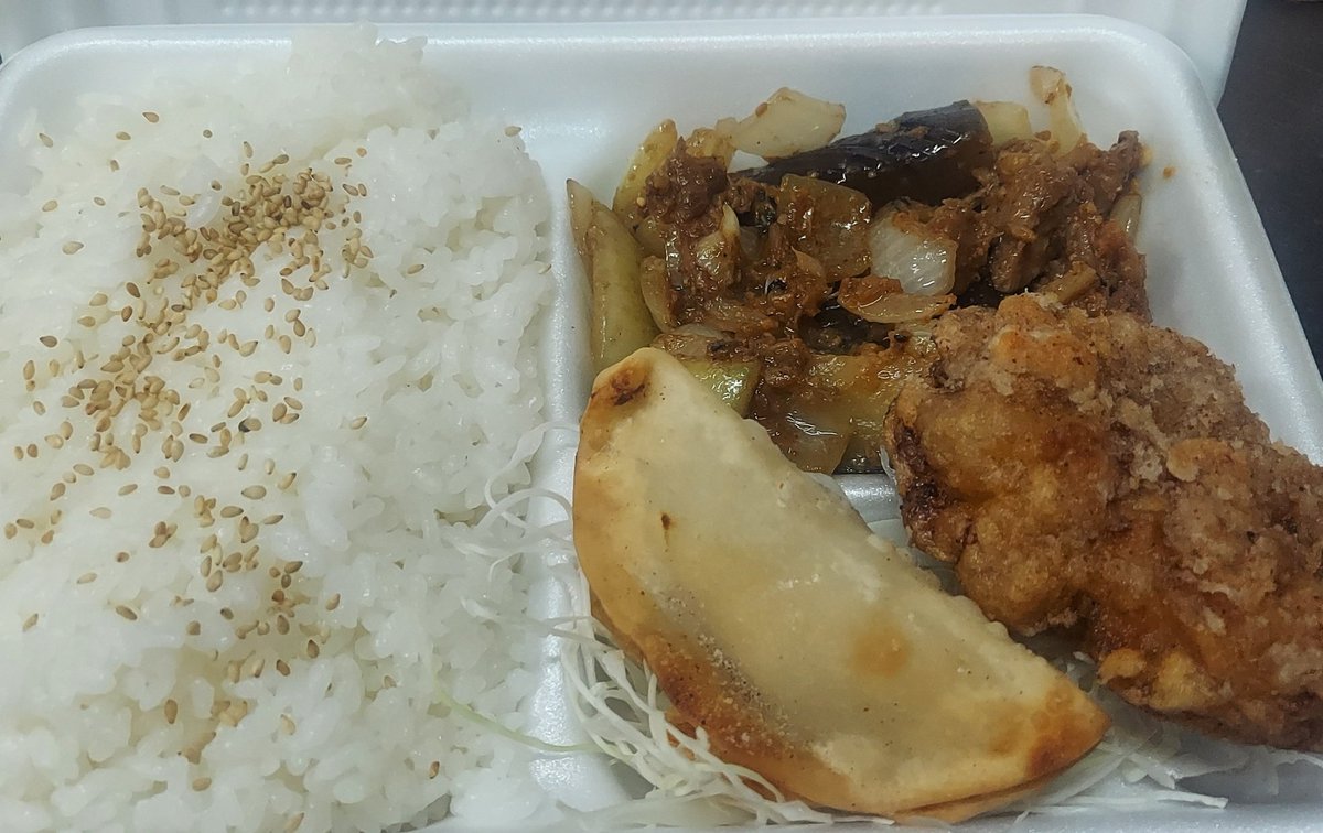 ramenyusei's tweet photo. 今日もスタッフ賄い弁当。 https://t.co/N8beTEKXoy