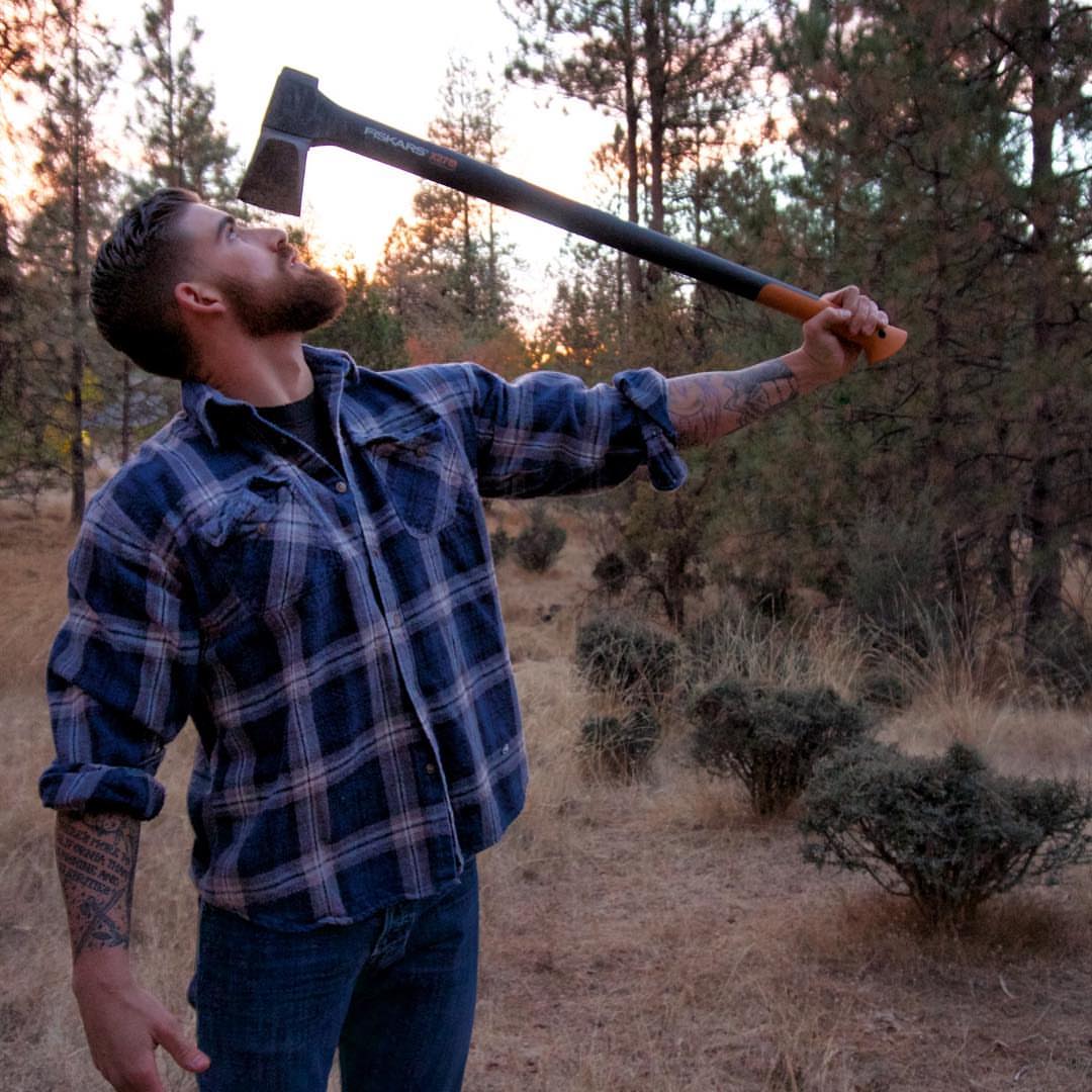 Bradleythor001's tweet photo. If this pic doesn’t scream fall 🍁
Quick facts since y’all ask more than workout stuff.
1️⃣ Grew up near Yosemite, no real neighbors.
2️⃣ Never had Starbucks 🤷🏻♂️.
3️⃣ Studied exercise phys to escape hard labor.
4️⃣ Backwoods kid, but I vibe with hip hop & R&B. 🎶
#fitlife #beardlif https://t.co/Wj4ifZQyCk