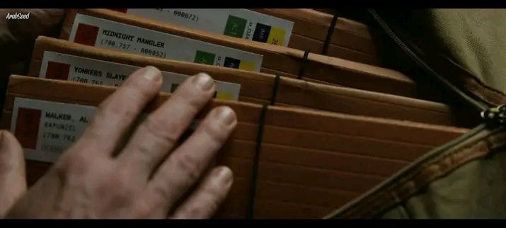 اضن في موضوع 
The new York ripper 
ان دكستر تجاهل اخذ الملف معه الذي يحتوي على اسم don framt وتركه مع الملفات الاخرى.
من النضريات ان دكستر اخد محتويات الملف وبدلها بملف آل كي يترك الشرطة تجد آل وترك محتويات ملف قاتل نيويورك لنفسه مع الملفات الاخرى التي كانت في الحقيبة.