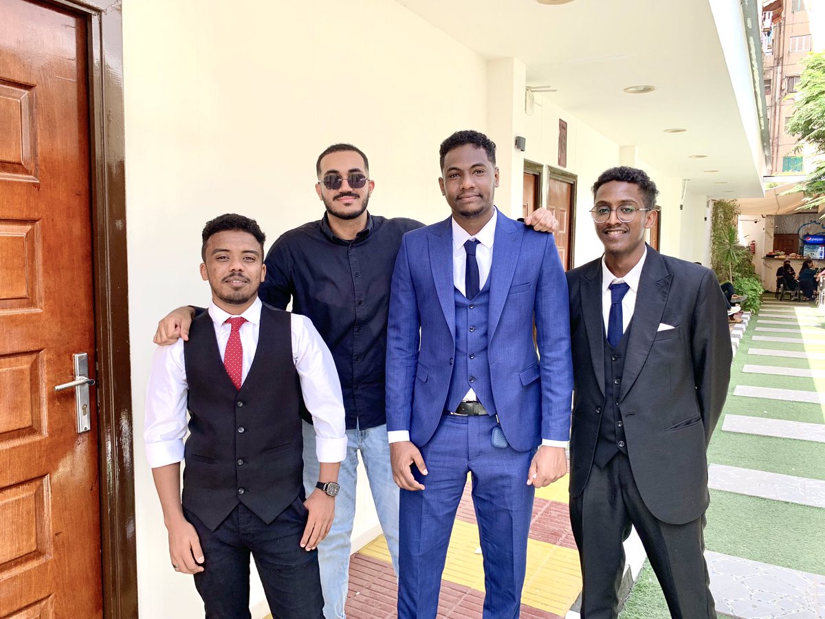 AHM_3SMAT's tweet photo. الحمد لله الذي بنعمته تتم الصالحات 🌿
أتممت بحمد الله مناقشة مشروع تخرجي بعنوان: أكاديمية الهلال لكرة القدم
لنيل درجة البكالوريوس في هندسة العمارة بجامعة العلوم والدراسات التطبيقية 💙.

🤍الحمد لله دائمًا وأبدًا 🤍

المشروع المنشور التالي .💙 https://t.co/mAslGorJcC