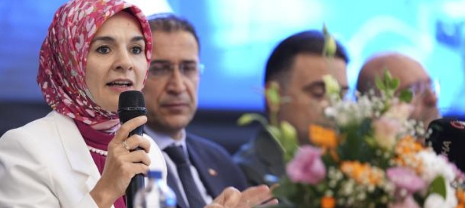 📌 Süresiz Nafaka?

Aile ve Sosyal Hizmetler Bakanı Mahinur Özdemir Göktaş:
"Ailelerimizin her zaman yanındayız."

Sayın Bakan; 
Süresiz nafaka meselesinin bunca söz verilmiş olmasına rağmen ADALETLİ bir çözüme kavuşturulmamasının sebebi ne acaba❓️

#süresiznafaka