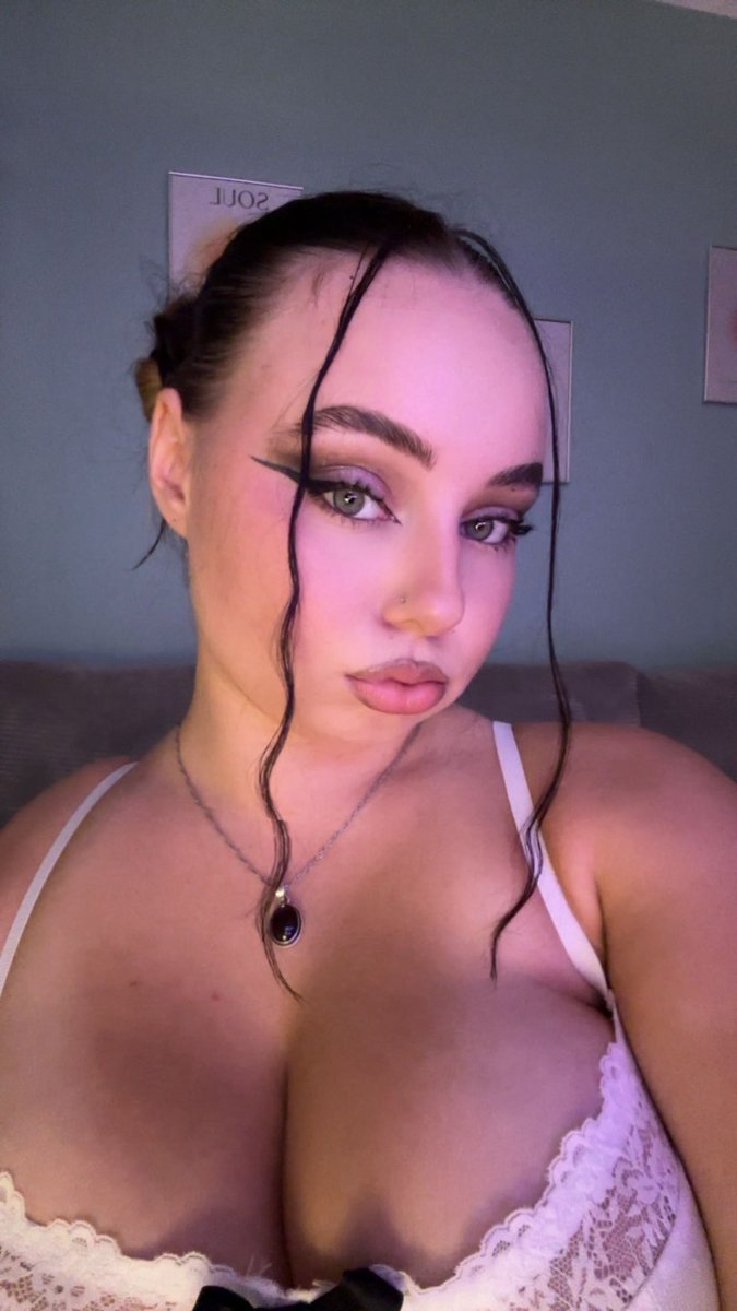 Jeder Cent, den du verdienst, wird erst wertvoll, wenn er in meine Hände fließ💸

Findom | Femdom | Finsub | Loser