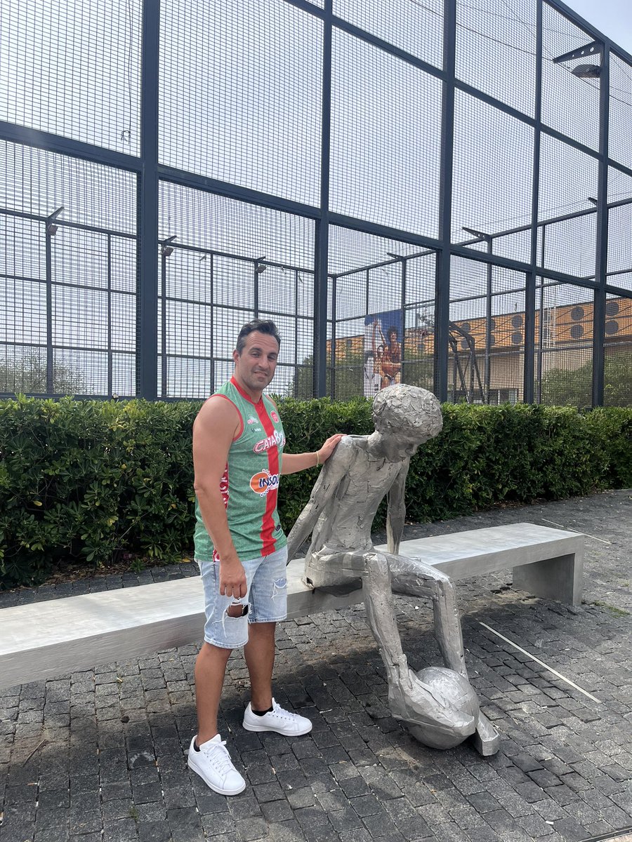 Un homenaje al baloncesto en la ciudad de Asa y Drazen Petrovic. En el memorial Drazen Petrovic de Sibenik con mi camiseta del #Caja87 #VeranoCajista <a href="/caja87basket/">Insolac Caja 87 Basket</a>