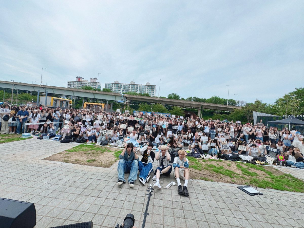 AxMxP_official's tweet photo. [#AxMxPxicture] 250907
AxMxPxreview in Hangang : 버스킹

Hi👋

#AxMxP #에이엠피 
#AmplifyMusicPower https://t.co/Wo5zvaQzVv