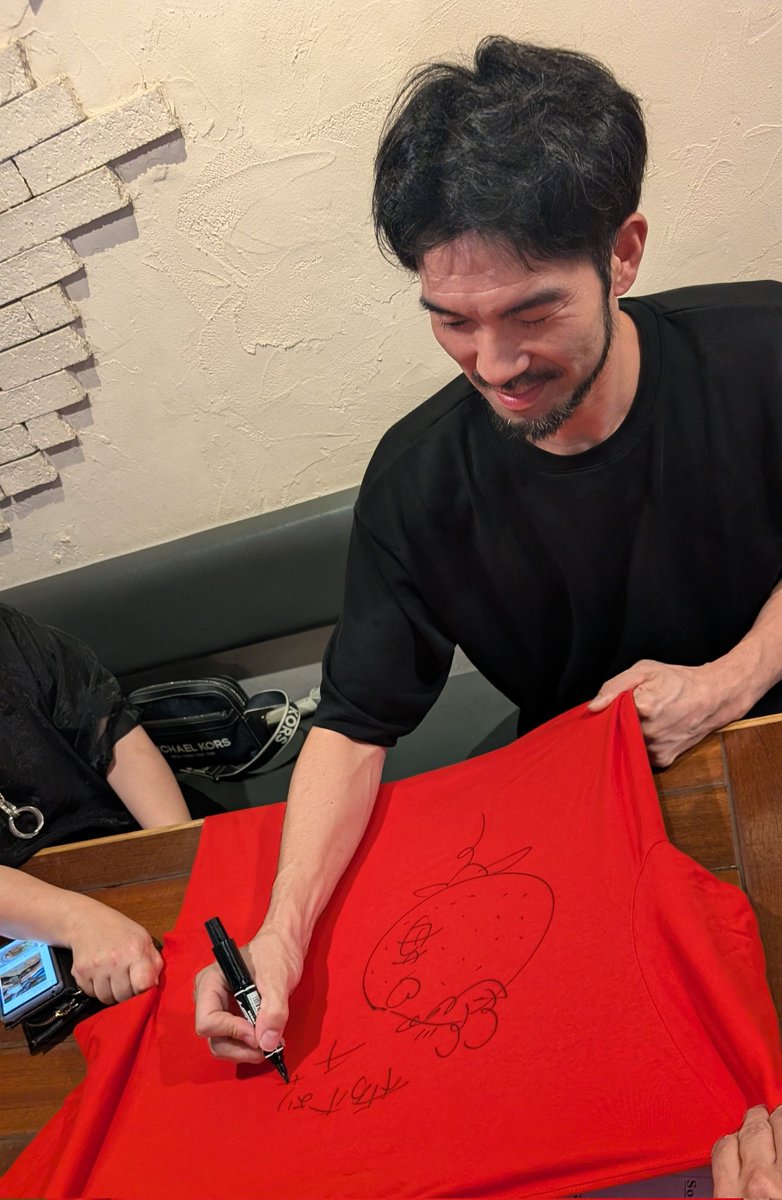 #大宮宏正 ファンミーティング🥂✨inリッチワル🍕めちゃくちゃ盛り上がリました🎶ご参加頂いた皆さんありがとうございました😊そしてオーミさんお疲れ様でした‼️
#サイン偽造