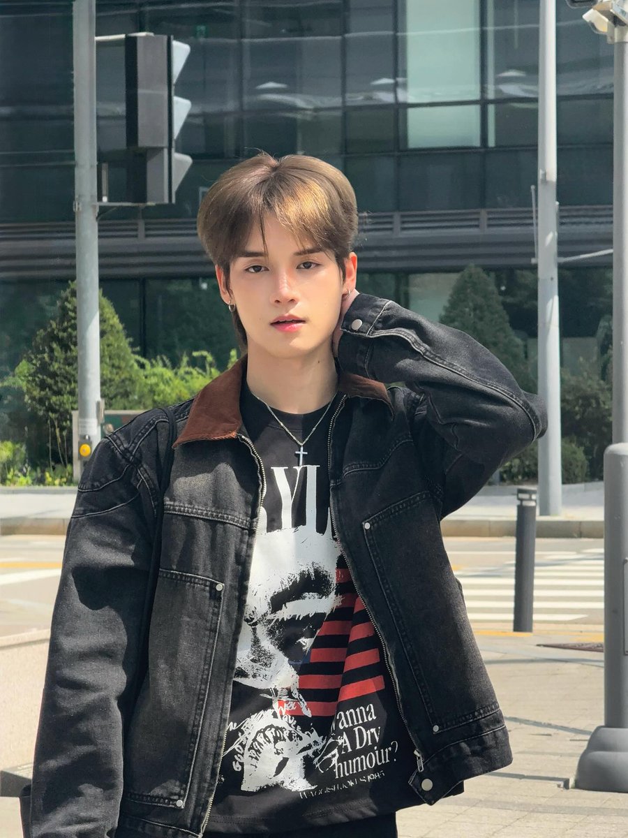 eobs10001's tweet photo. 내 오빠가 나와 같은 공기를
맡고 있다니 너무 눈물나요...
#프로젝트7 #펫 #PETCH #PROJECT7 #PETCHPTSL @petchptsl #เพชร_ภาณุทัต https://t.co/iIZ2suQ2vp