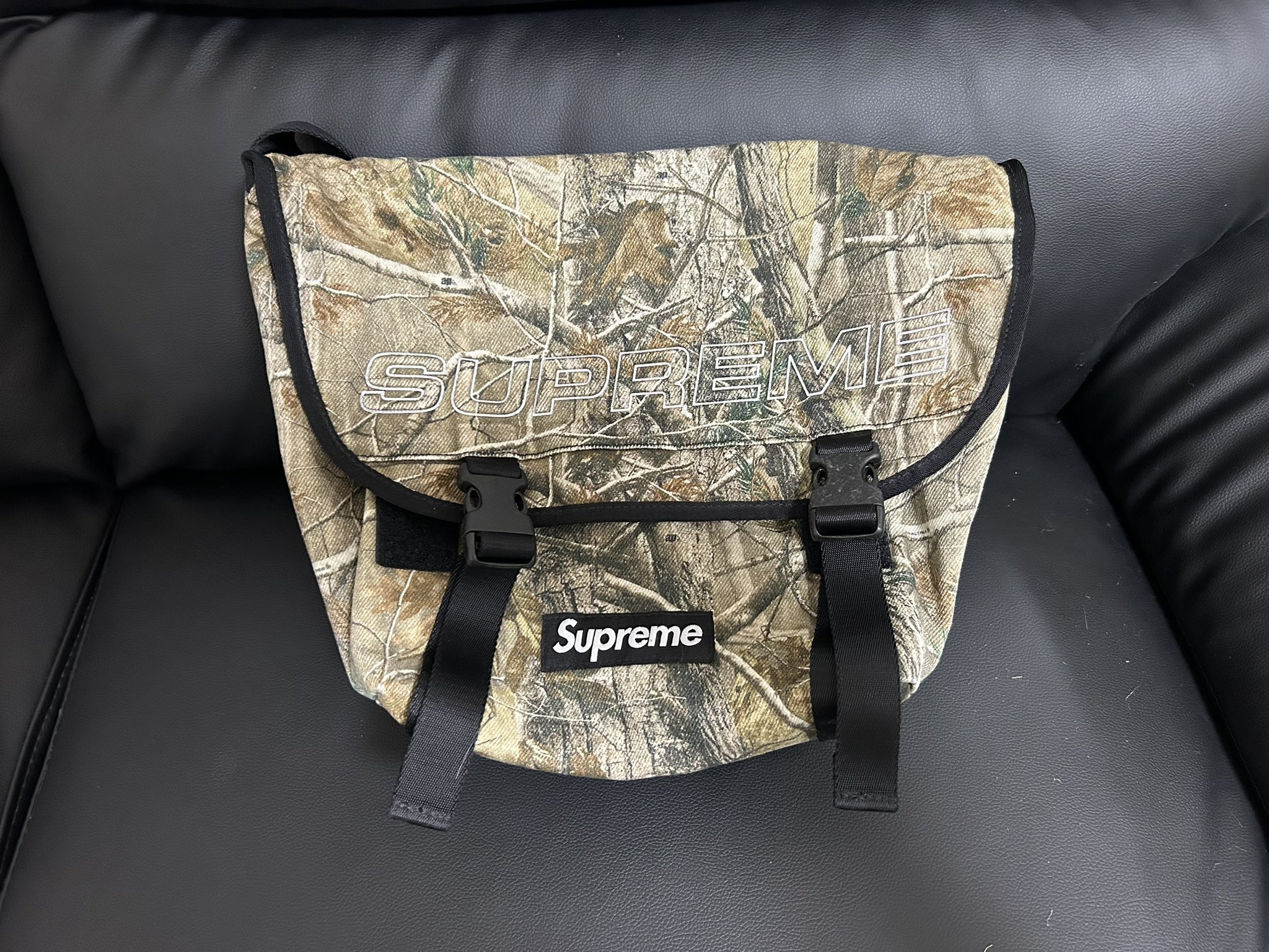 supreme メッセンジャーバック Supreme 新品 シュプリーム SUPREME Small Messenger Bag