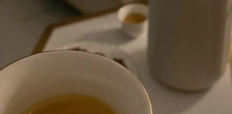 تقول انتي بكل وقت صاحيه ماتنامين؟ مقبوله منك ياعسللل🦦