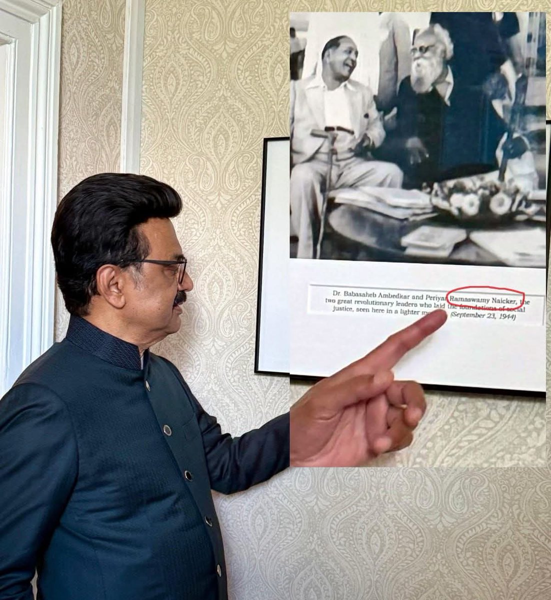 idumbaikarthi's tweet photo. ஸ்டாலின் கைகாட்டும் இடத்தில் 'ராமசாமி நாயக்கர்' என சாதிப்பெயரோடு ஈவெராவின் பெயர் குறிக்கப்பட்டிருக்கிறது.

What A Pitty! https://t.co/TTmmLkx3EB