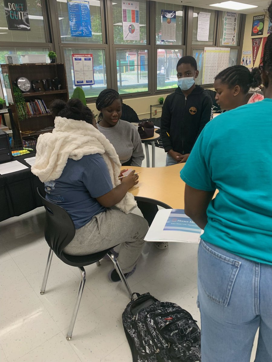 TeachMsB23's tweet photo. Kicking off our Focused Notes unit in 7th grade AVID! Students used the List–Group–Label strategy to brainstorm where notes can be taken—in school, outside, and even in careers. Collaboration + inquiry in action! #AVID #StudentSuccess @WAPerryMS https://t.co/QDs2keeowO