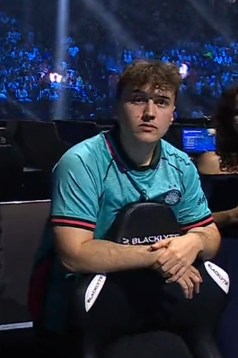 FnKyrix's tweet photo. How is bro so chill. He has won 3 games in a row he is acting like he is playing for 5 dollars https://t.co/sqCGRzCukN