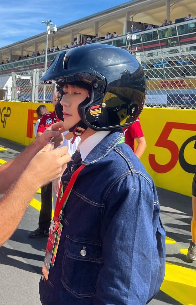 4inluvwphon's tweet photo. Quá ngầu đét luôn trài ơi. Tvia nhà có a chồng làm gì cũng dễ thưn

MASTERD F1 ITALIAN GP
#MasterDxScuderiaFerrari
#QuangHungMasterD
#ItalianGP https://t.co/Qxb9TPfYb7