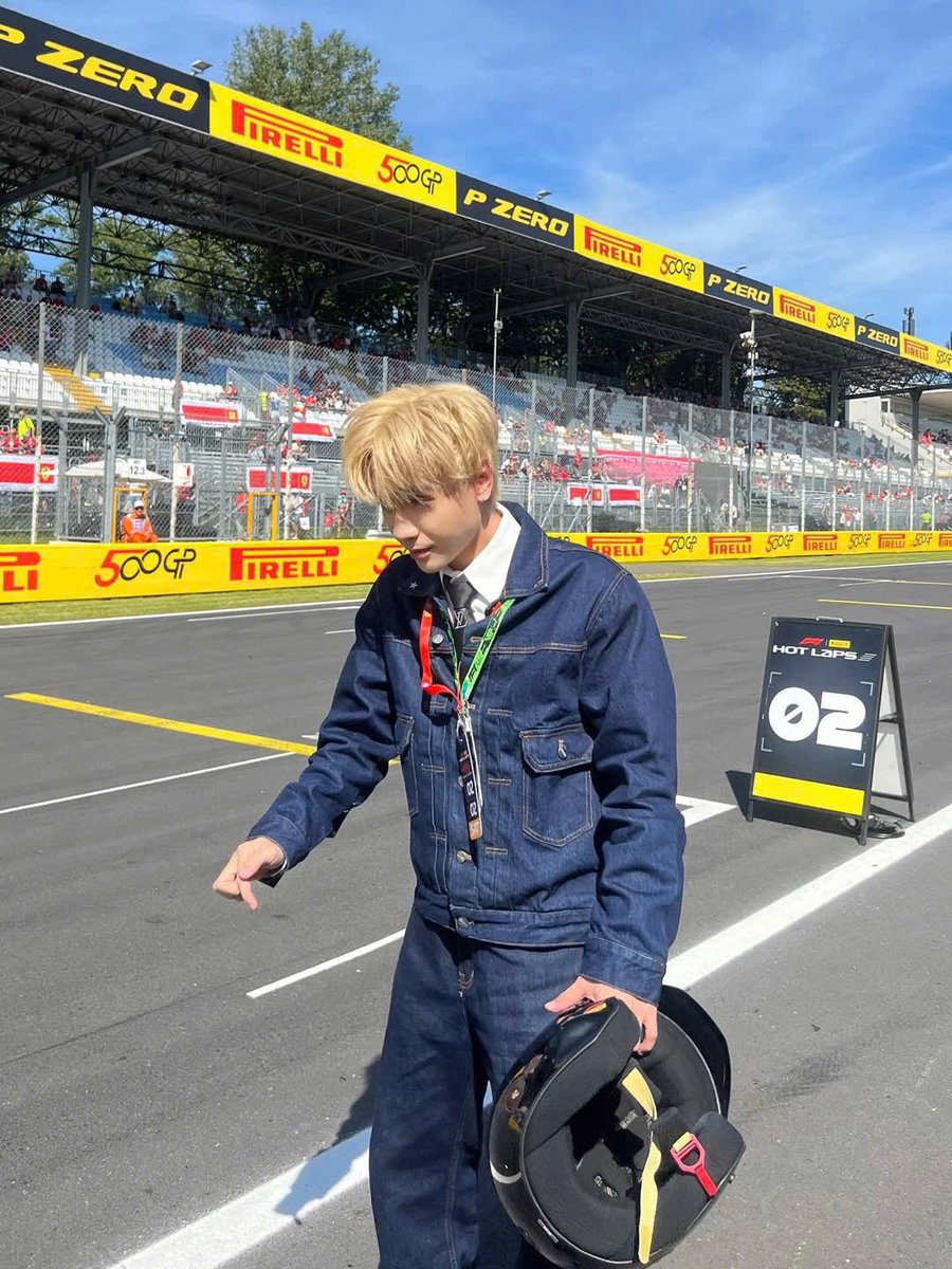 4inluvwphon's tweet photo. Quá ngầu đét luôn trài ơi. Tvia nhà có a chồng làm gì cũng dễ thưn

MASTERD F1 ITALIAN GP
#MasterDxScuderiaFerrari
#QuangHungMasterD
#ItalianGP https://t.co/Qxb9TPfYb7