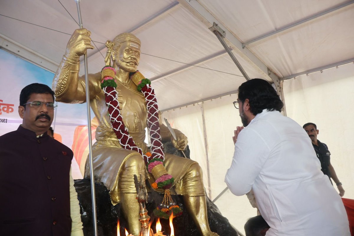 Shivendraraje11's tweet photo. @भिवडी ता. पुरंदर
मुख्यमंत्री देवेंद्रजी फडणवीस यांच्या प्रमुख उपस्थितीत आद्य क्रांतिवीर राजे उमाजी नाईक यांचा २३४ वा शासकीय जयंती सोहळा' उत्साहात संपन्न झाला. यावेळी माझ्यासह आमदार राहुल कुल, आमदार गोपीचंद पडळकर, आमदार विजय शिवतारे व इतर मान्यवर उपस्थित होते.
#pune 
@Dev_Fadnavis @Shivendraraje11 @RahulSkool @GopichandP_MLA @vijayshivtare
#Maharashtra #DevendraFadnavis #umajinaikjayanti