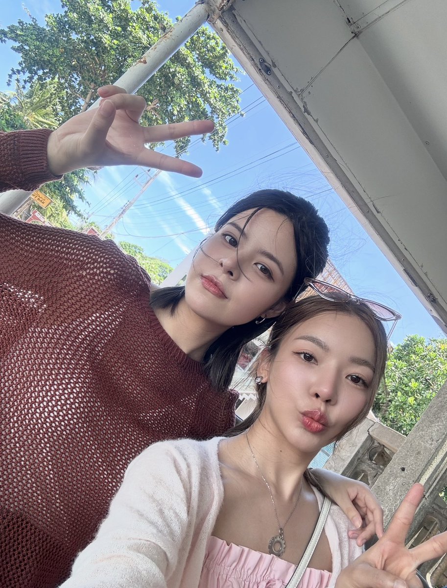 Fay_riezz's tweet photo. แฟนสาวลูกคุณหนู นั่งรถกะป๊อมาง้อเราอ่ะ https://t.co/8bD40n0QgS