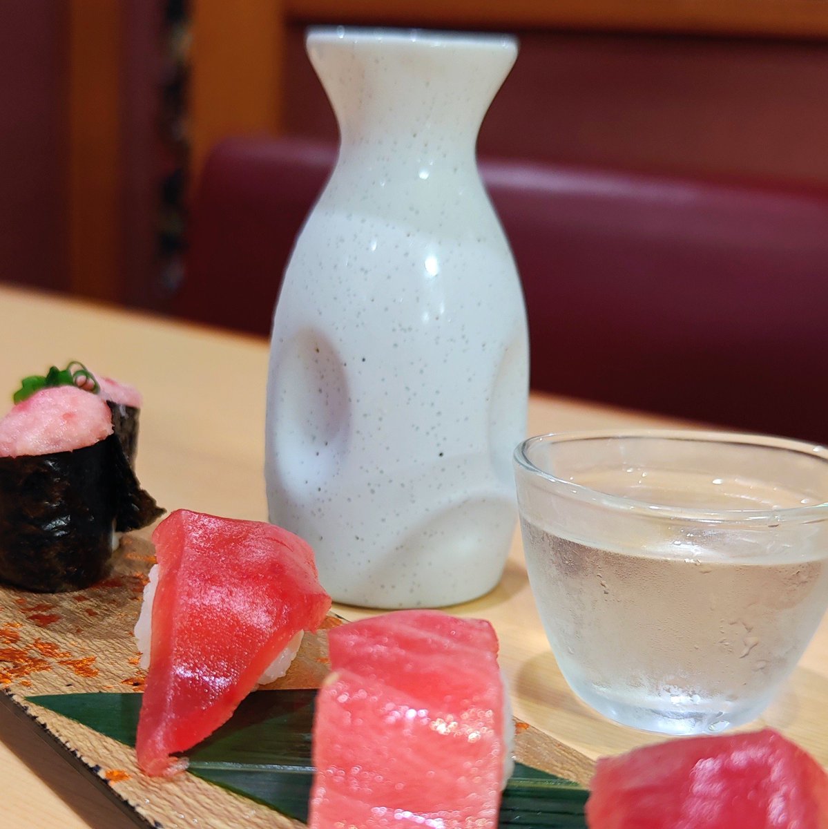 states_jp's tweet photo. 良き誕生日でした🤤
明日からもよろしくお願いします🤗

亀田三昧って日本酒が刺さりました、北雪（@hokusetsushuzou）さんのお酒でびっくり！🤤🍶お寿司はことぶき寿司さん！ https://t.co/SmL2fRILmT