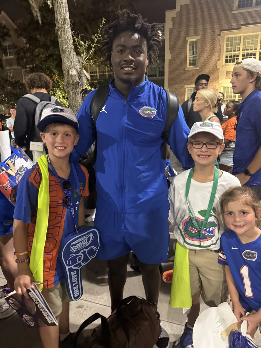 GatorJosh01's tweet photo. @Jaden__Robinson always a class act!!! Keep grinding bro! 🐊🏈 https://t.co/CkpkmtpH85