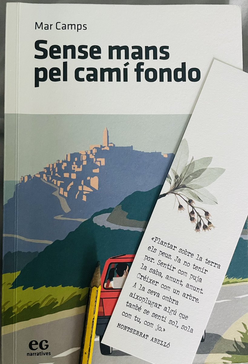 «Les Gavarres a l'esquena i, de lluny, el Canigó; a mà esquerra, el congost i a mà dreta, la plana que ens porta a mar: tot el nostre món conegut aleshores. Tot el nostre món, encara, perquè no sé si em pot pertànyer algun altre lloc que no sigui el de la meva infantesa.»