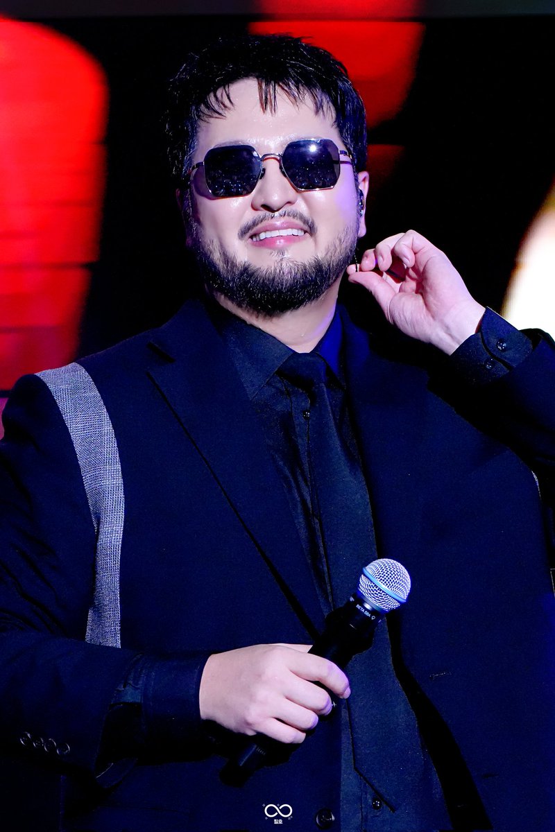 오빠도 예쁘고
선글라스에 비친 팬지오디도 예쁘고

#김태우 #지오디
20250906 2025 아트 포레스트 페스티벌