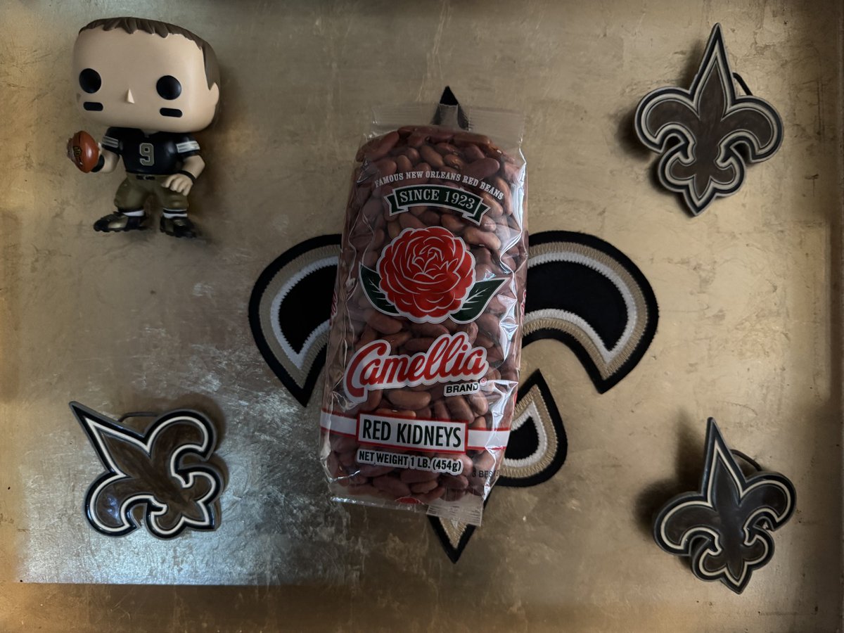 KevinKolb's tweet photo. Please do not bring a pocketful of red beans to the game to put in an empty bottle to use as a Rattle(r) after completed passes. No noisemakers are allowed by NFL rule. Please don’t share. It will just give other people the idea #WHODAT #FTF https://t.co/W0vlK1aFEt