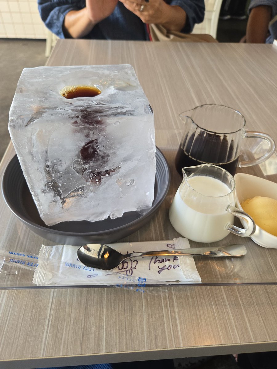 keei_y's tweet photo. 氷屋の本気のアイスコーヒー🧊
家の近くにあったの全然しらなかった笑
キンキンで美味かった🤤
 #アイスコーヒー https://t.co/Jbck18VdJ7