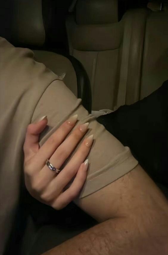 - أَودُ البَقَاء عَلى كَتِفك ، بَين يَدِيكَ ، وَفِي عُمقِ صَمتِكَ ، وَ عُتمَتكَ ، وَفِي أقرَب أُغنِيّة لِـ قَلبِكَ ،أودُ البَقاءَ فِي كُلِّ تَفاصِيلك 🫂🤎.