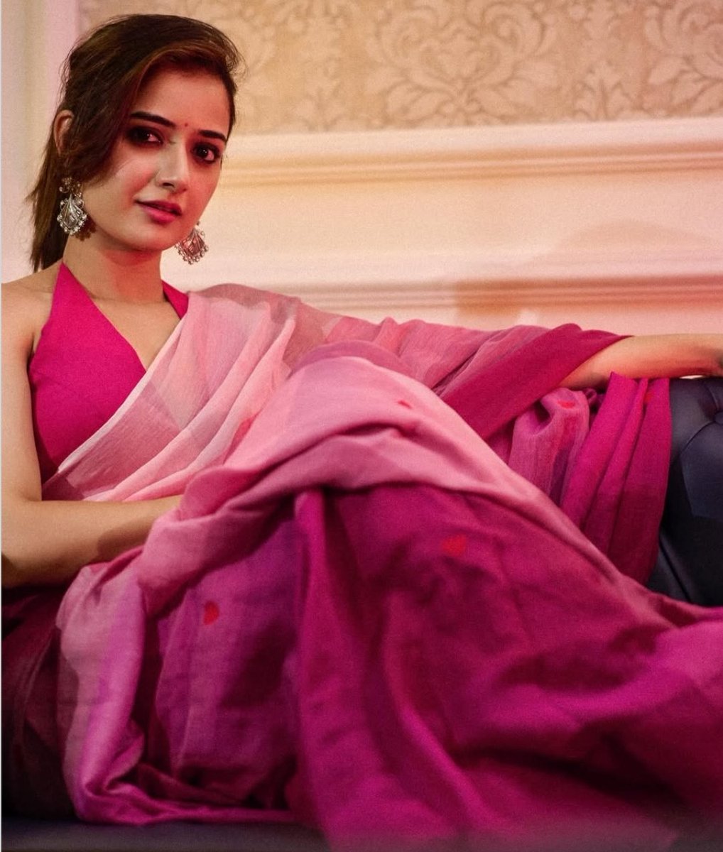 screensirenx_07's tweet photo. EMPERESS OF SANDALWOOD..!!
#AshikaRanganath #Rambo
#ashikaranganathhot #missyou
#Mugulunage #Madhagaja #Raymo #Avatarapurusha #O2
#naasaamiranga #amigos https://t.co/gfu0b1zx4p