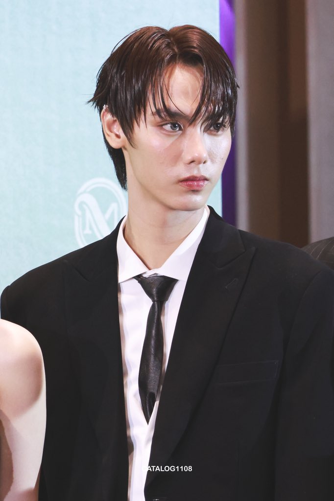 catalog1108's tweet photo. 250907 : ไม่ใช่แค่เท่แต่นี่คือเท่ระเบิดเลยล่ะ ไม่ได้เจอกันนานมากเลย โตเป็นหนุ่มขึ้นนิดนึง ! @lk_f013749 🤏🏻

#FolkPhanurute #XEBISENTERTAINMENT
 #MchoiceMintAwards2025 https://t.co/wWTIaMFaYY