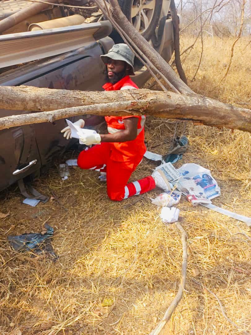 ZrcsRed's tweet photo. To The Rescue!!!
Our Gwanda team swiftly attended to a road accident near the 10km peg (Byo Rd) during the Agric Show. No major injuries were reported and .evacuations were done with Municipality ambulance support. #RedCrossInAction #SavingLives https://t.co/9Y2zP9Nw2A