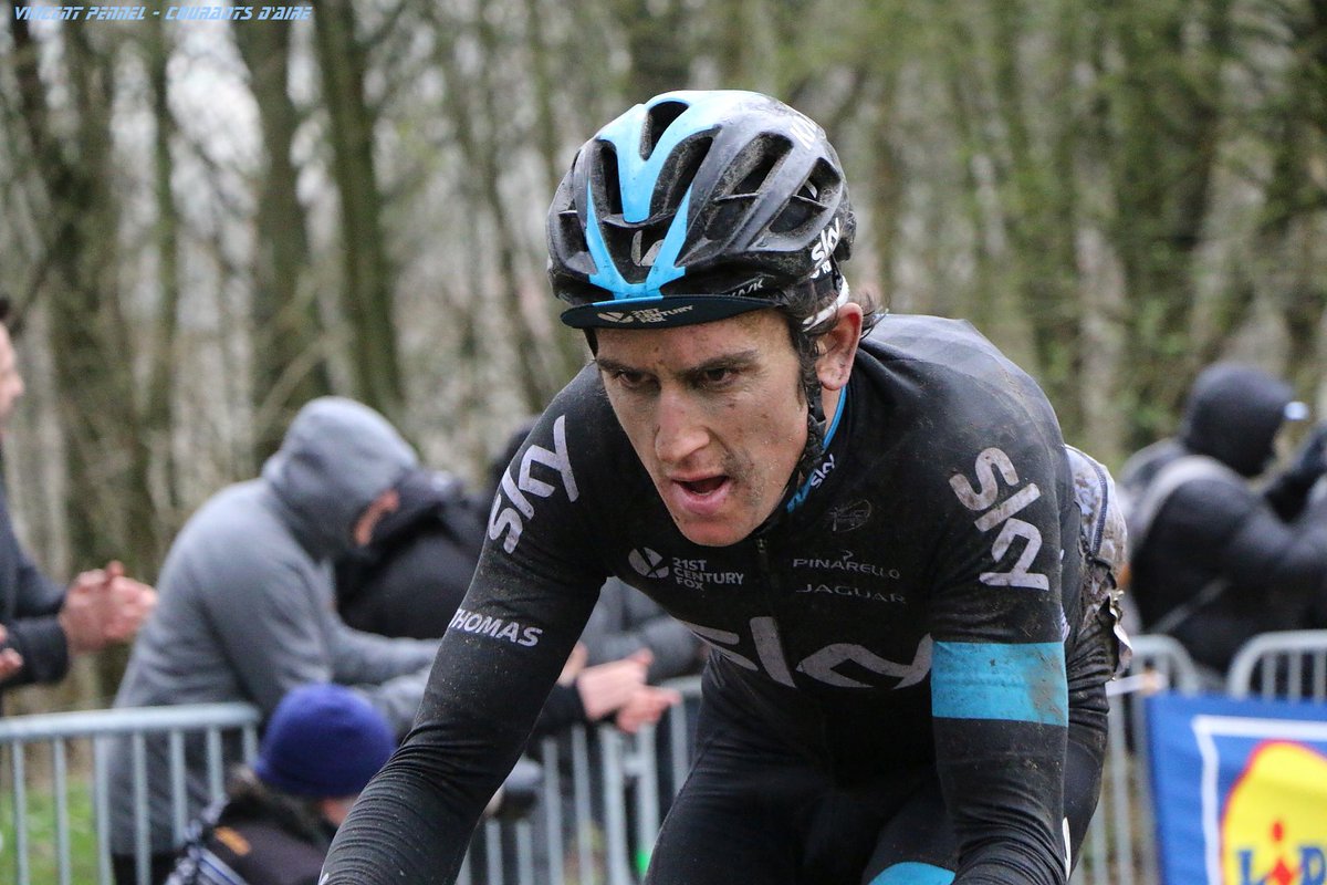 courantsdaire's tweet photo. @Eurosport_FR Le souvenir que j'ai de @GeraintThomas86  ? C'est le Gand Wevelgem 2015 où un vent de cinglés l'avait fait voler dans le fossé. Moi, façon de parler, j'étais à l'abri dans le Kemmel. C'est l'une des rares fois où je l'ai vu sans ses lunettes ! Bonne retraite Geraint ! #LesRP https://t.co/4ox6YJpNev