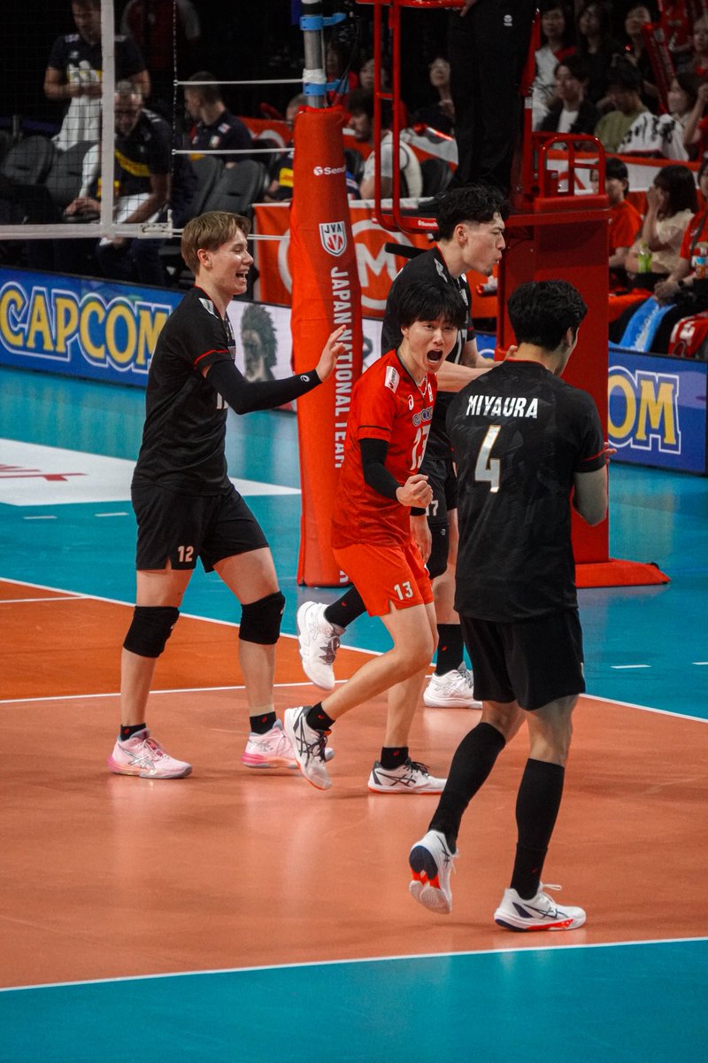 おがぴが拾って宮浦が決めたんかな？いい表情してるぅ〜👍🏻✨

#髙橋藍 選手
#小川智大 選手
250906 世界選手権壮行試合 ららアリーナ