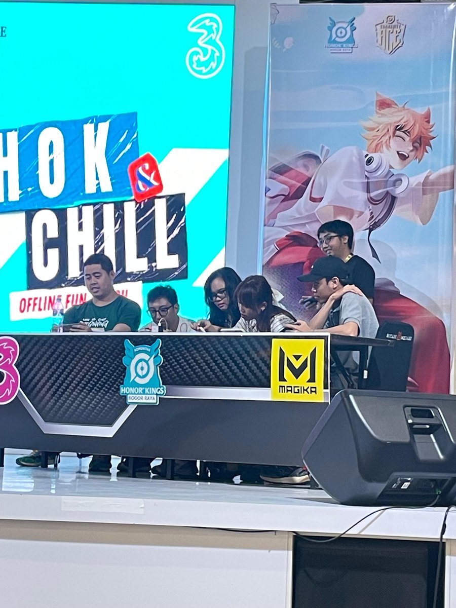 duraxer's tweet photo. Throwback event HOK & chill by HOK Bogor
Thx for your effort guys @elzaytiathe
@Maulibra_ @Stheriaaa #HOKID #SemuaBisa #HonorOfKings #WeLearn #WeFight #WeGrow #TTAN https://t.co/6ujjGl9J3J