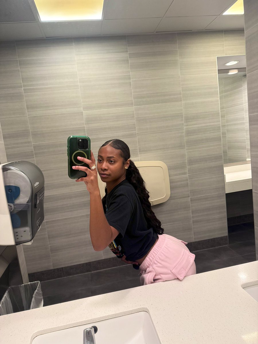 I’m in the bathroom for longer than 4 mins, know this what I’m doing 🤭..