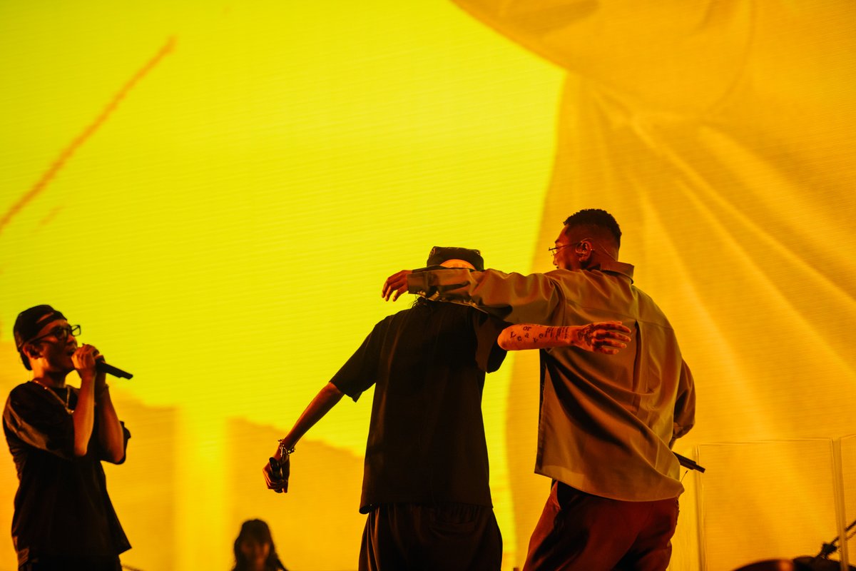 fnmnltv にて、Kvi Baba 日本武道館公演の ライブレポートが公開され