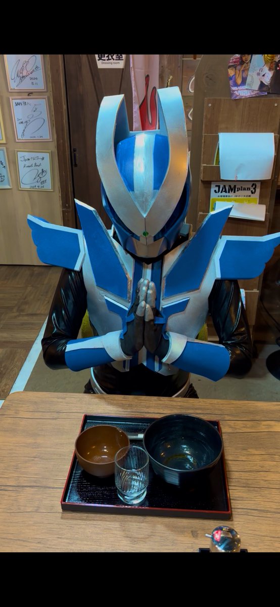 Yokohaman_Hero's tweet photo. ごちそうさま！
見た目よりもボリューミーだ。
今日は鉄火丼(¥1300)をいただいたが、なんと爆盛り丼なるものがあるらしい…
数量限定だが、大盛りファンは是非頼んでみてくれ！

#ヨコハマン
#鉄火万
#日ノ出町 https://t.co/QVjBjV0tHG