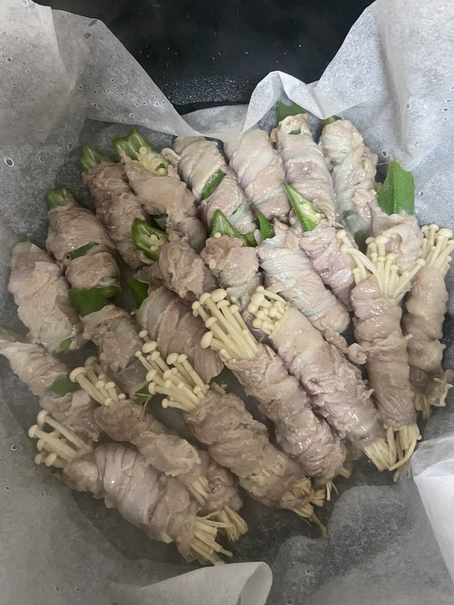 肉巻きも照り焼きにしたいところをダイエット中なので蒸しで😗塩胡椒、柚子胡椒、ポン酢、カボスで食べた