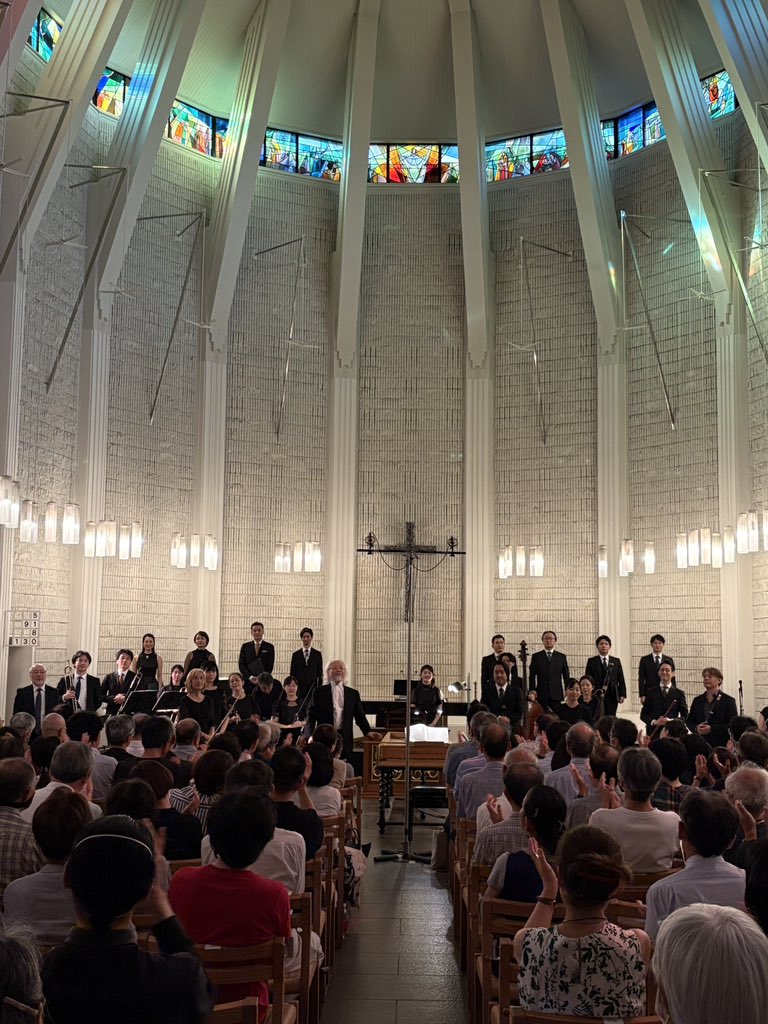 bach_collegium's tweet photo. 🎶「コラールカンタータ300年Ⅶ」
第271回 神戸松蔭チャペルコンサート、本日無事に終演いたしました🔔✨

お暑い中たくさんのお客さまにお越しいただき、心より御礼申し上げます🙏

【次回の定期演奏会はこちら 🎫】
🎶第168回定期演奏会
教会カンタータ・シリーズ vol. 92
〜コラールカンタータ300年プロジェクトⅧ〜

📘演目（両公演共通）
 J.S. バッハ
 ・《ああいかに��き、いかに虚しきものよ》BWV 26
 ・《キリストを誉め讃えよう、喜ばしく》BWV 121
 ・《幸いなるかな、神に身を委ねる者》BWV 139
 ・《装いせよ、おお愛する魂よ》BWV 180

🎶出演者
指揮：鈴木優人
ソリスト：クリステン・ウィットマー（S）、久保法之（A）、吉田志門（T）、加耒 徹（B）
 合唱・管弦楽：バッハ・コレギウム・ジャパン

🎼神戸公演
 第272回神戸松蔭チャペルコンサート
🗓️2025年10月18日（土）【18:00　※開演時間が通常とは異なります】
📍神戸松蔭大学チャペル
🔗https://t.co/irQ1mdIgTh

🎼東京公演
 第168回定期演奏会
🗓️2025年10月19日（日）15:00
📍東京オペラシティコンサートホール：タケミツメモリアル
🔗https://t.co/kuBNOIAE7J

🗣️各公演とも開演15分前よりプレトークあり！

皆さまのご来場を心よりお待ちしております����

📞お問い合わせ先
 バッハ・コレギウム・ジャパン チケットセンター
 03-5301-0950（平日10:00〜18:00）