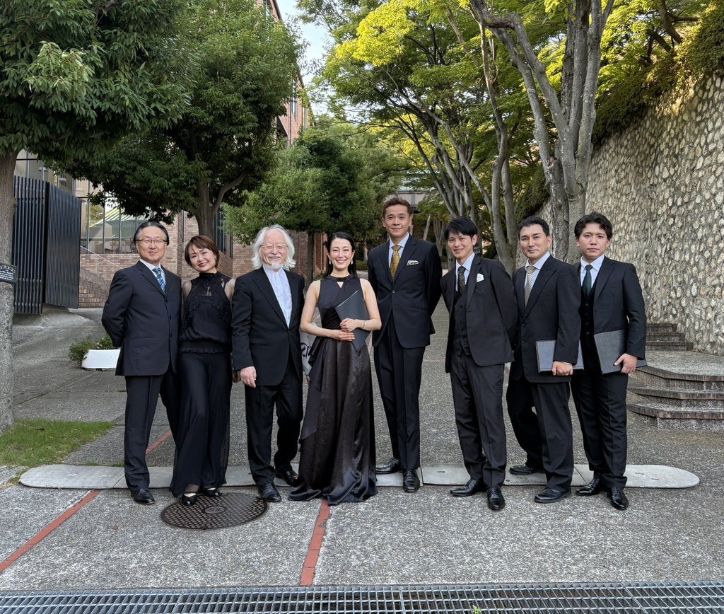 bach_collegium's tweet photo. 🎶「コラールカンタータ300年Ⅶ」
第271回 神戸松蔭チャペルコンサート、本日無事に終演いたしました🔔✨

お暑い中たくさんのお客さまにお越しいただき、心より御礼申し上げます🙏

【次回の定期演奏会はこちら 🎫】
🎶第168回定期演奏会
教会カンタータ・シリーズ vol. 92
〜コラールカンタータ300年プロジェクトⅧ〜

📘演目（両公演共通）
 J.S. バッハ
 ・《ああいかに��き、いかに虚しきものよ》BWV 26
 ・《キリストを誉め讃えよう、喜ばしく》BWV 121
 ・《幸いなるかな、神に身を委ねる者》BWV 139
 ・《装いせよ、おお愛する魂よ》BWV 180

🎶出演者
指揮：鈴木優人
ソリスト：クリステン・ウィットマー（S）、久保法之（A）、吉田志門（T）、加耒 徹（B）
 合唱・管弦楽：バッハ・コレギウム・ジャパン

🎼神戸公演
 第272回神戸松蔭チャペルコンサート
🗓️2025年10月18日（土）【18:00　※開演時間が通常とは異なります】
📍神戸松蔭大学チャペル
🔗https://t.co/irQ1mdIgTh

🎼東京公演
 第168回定期演奏会
🗓️2025年10月19日（日）15:00
📍東京オペラシティコンサートホール：タケミツメモリアル
🔗https://t.co/kuBNOIAE7J

🗣️各公演とも開演15分前よりプレトークあり！

皆さまのご来場を心よりお待ちしております����

📞お問い合わせ先
 バッハ・コレギウム・ジャパン チケットセンター
 03-5301-0950（平日10:00〜18:00）