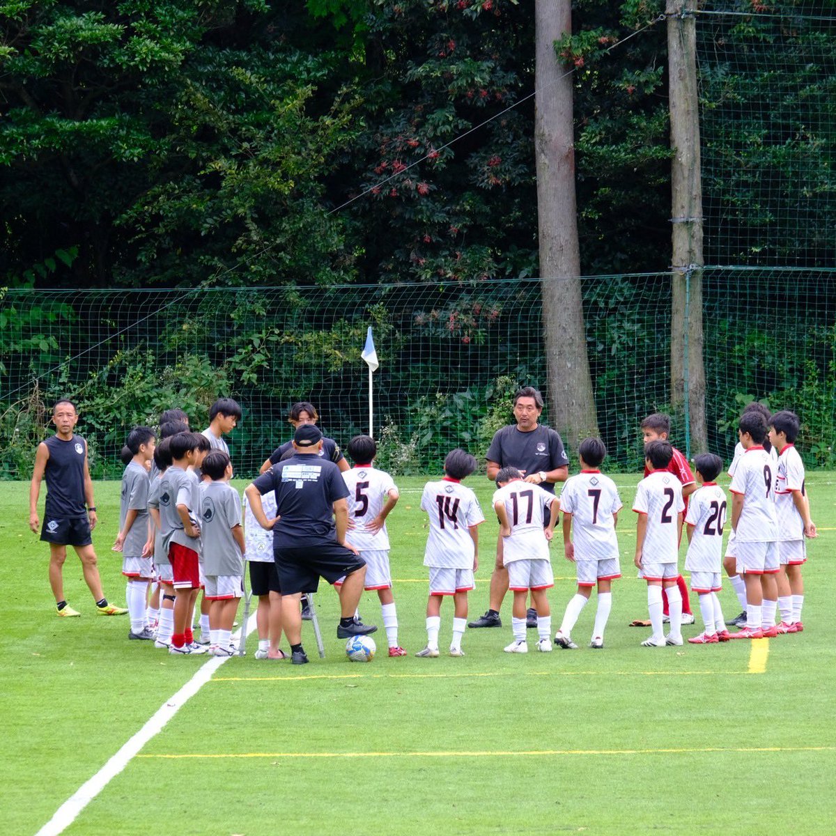 2期生の公式戦がスタート‼️
まだ出来たばかりで歴史など無いチーム。
みんなの一つ一つのプレーが
チームの歴史になり、エンブレムをつけて戦う事の重みが増していく🔥
ナイスゲーム👍