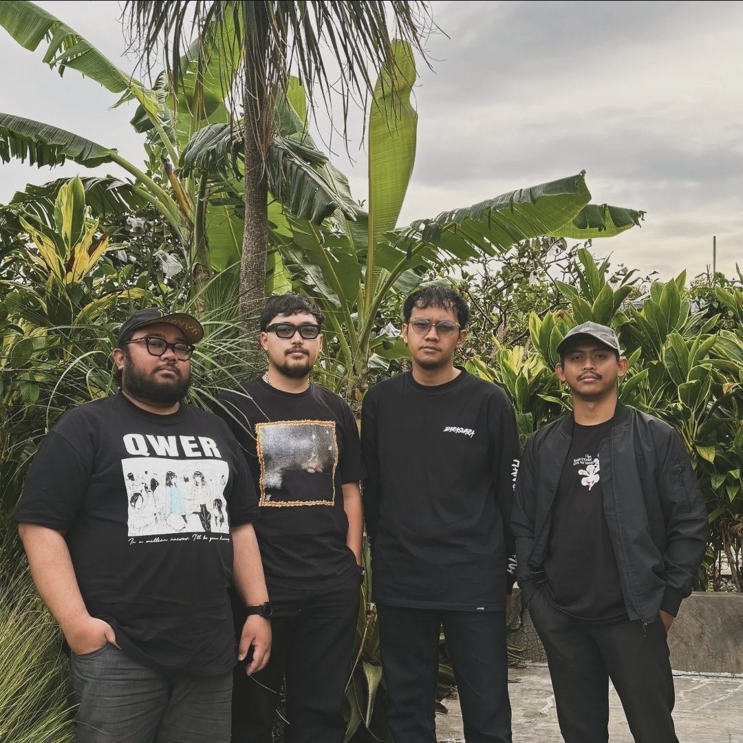 back to spotlight and we're thrilled to have back making music again
the new beginnings and stay tune!
🤞

ngunu bahasa inggris e kiro2 🙏