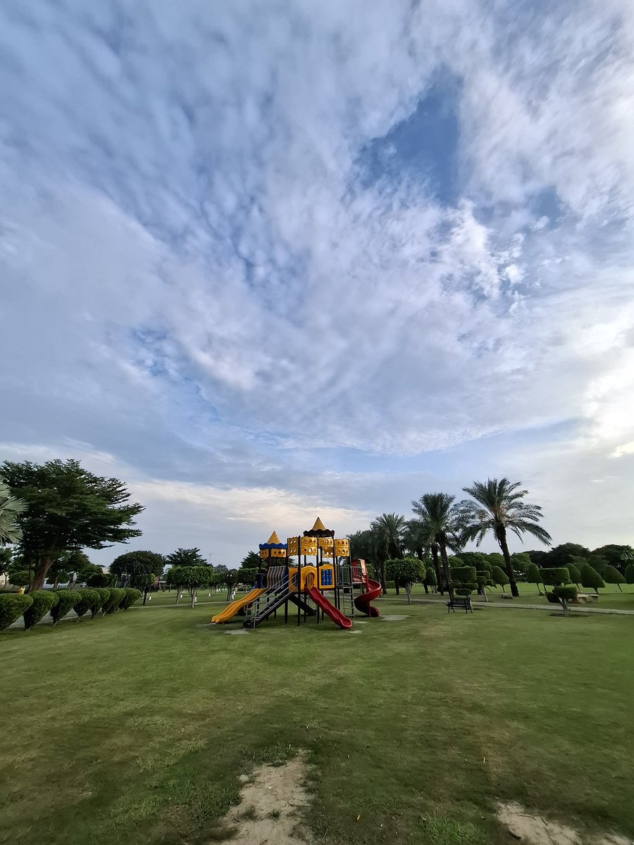 Walks &gt; dashboards.
Fresh air &gt; endless tabs.

Founders forget that clarity often comes outside the office.

Today’s park walk is tomorrow’s good decision.