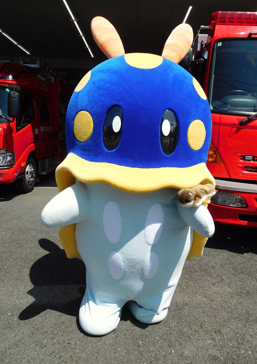 1130momonga_02's tweet image. 『 #ミューシー ＆ &quot;ももた&quot; 記念コラボ写真』
📷2025.9.07.撮影
葉山町消防署【🚑🚒救急フェア】
登場中にコラボ画も収穫できました♪←今回はミニサイズも手乗りで👌✨
葉山町のPR大使キャラクター
ヽ(=´▽`=)ﾉ〜☆彡
#ももた 
#ももんがコラボ