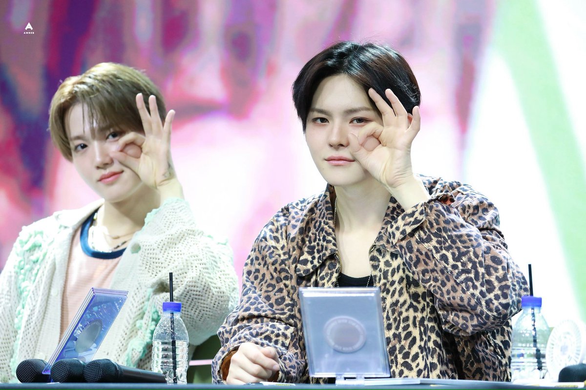 @요시에게 부탁했는데 도영이는 뒤에서 몰래 따라 하고 있음

아진짜귀엽게 .. 김듀영 ..... 💕💕