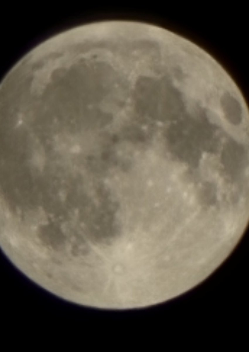 月がキレイで撮ってみた～💓
クレーターまで撮れると言われて買った
GalaxyUltra
しっかり撮れてます（笑）
ピントが合う事に明るさが減る…
明るさは残したいのにな～
素晴らしいカメラ機能を
使いこなせてない
宝の持ち腐れかもしれない…