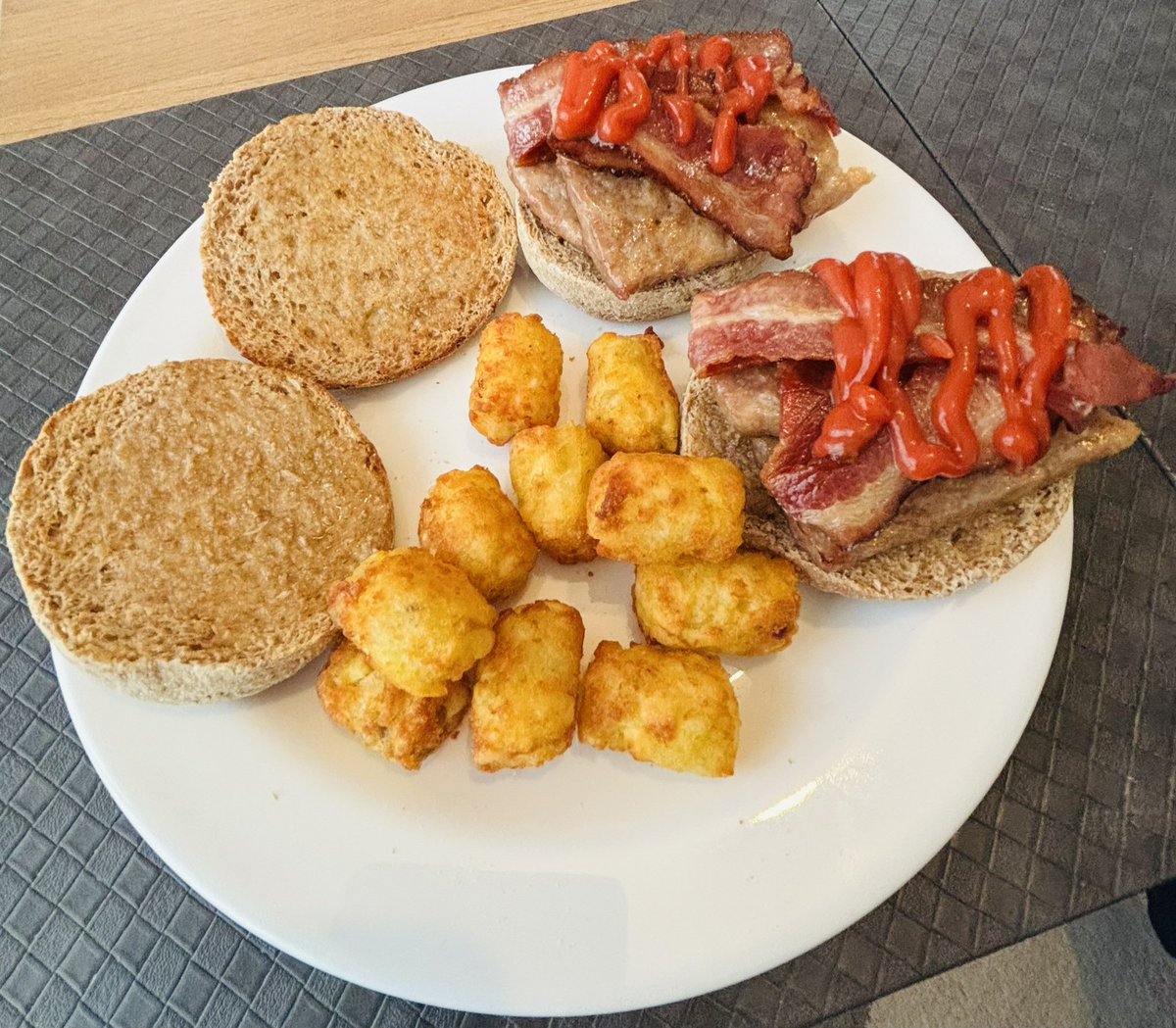 Daniel’s Dining Room Food Blog 🍽️

Bacon and Sausage Muffins.

instagram.com/p/DOTL66hCNOA/…