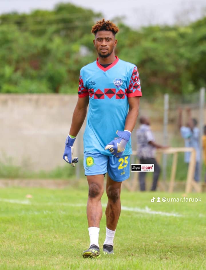 monikstv's tweet photo. Atebubu born goalkeeper, Umar Farouk joins Victory Club Warriors, a division one club in Ghana from Nsoatreman FC on 2-yr deal.
Has gained valuable experience playing for Agahowa FC, Exparance FC & Baffour Soccer Academy. #africafootball #atebubu #lazyblogger https://t.co/vfZeeSxnTf