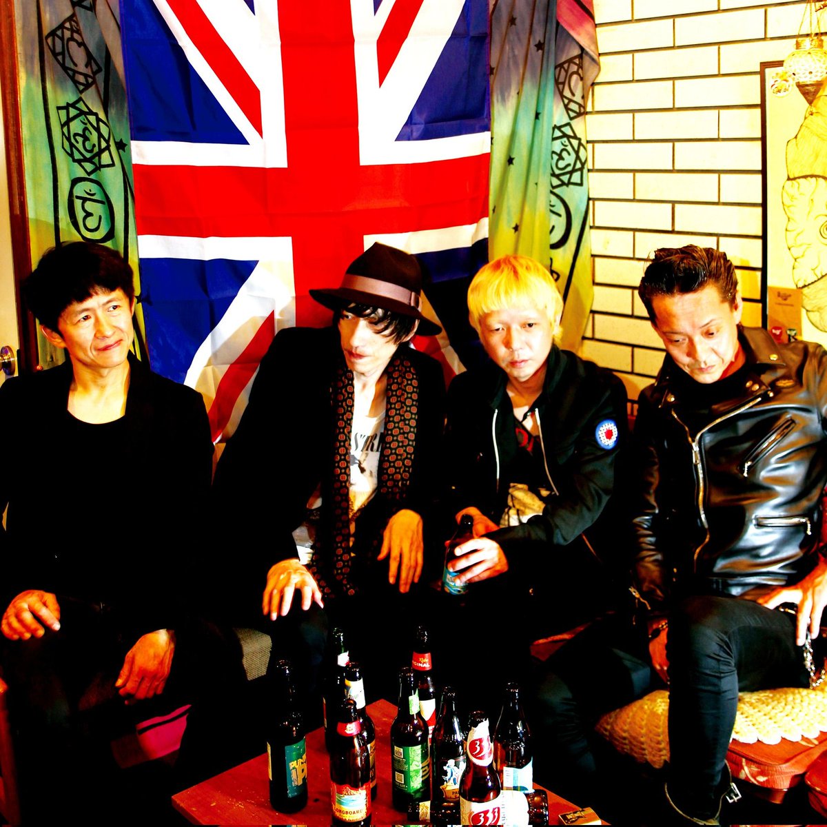 札幌三連発！！
9/12(fri)札幌REVOLVER
9/13(Sat) 千歳STUDIO ZOOWEE
9/14(Sun) 札幌Food&amp;Bar SALINAS
9月12日はあと数枚でソールドアウトみたい。テッズ、パンクス、モッズ、ロッカーズ何でもオーケー！カモン！
チケット予約
ws.formzu.net/dist/S96380141…
CULT FLOWERS HP
cultflowers.net