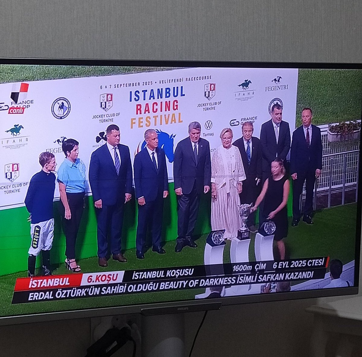 BİZ TRANSFER BEKLERKEN ADAMA BAK HAAHAHAHAHAHAHAHAHA